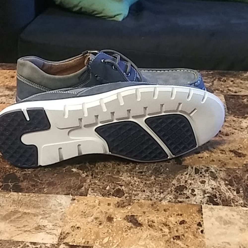 Shoes - Picture 4 of 4